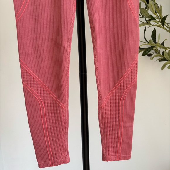 • [Fabletics] Ribbed Leggings • - Picture 3 of 7